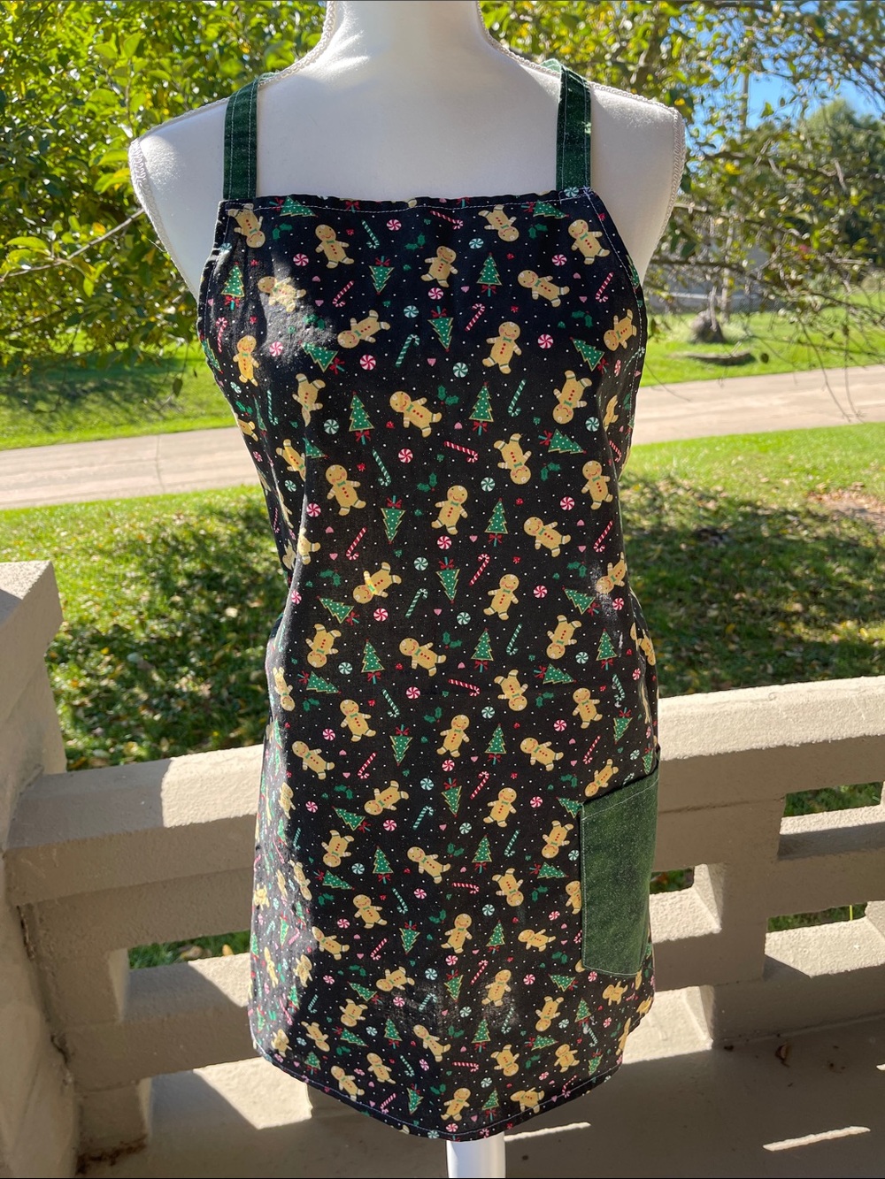 Adult Holidays Apron Fits up to XXL Gingerbread CMas Trees & Candy